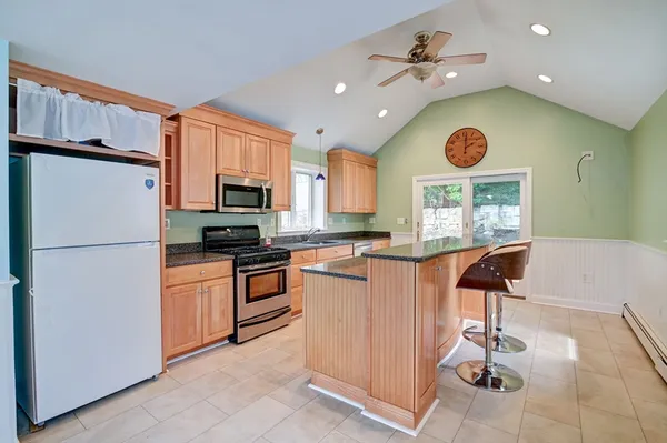 $3,500 | 30 Thayer Avenue, Unit 30, Weymouth, MA 02188