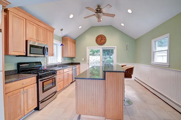 $3,500 | 30 Thayer Avenue, Unit 30, Weymouth, MA 02188