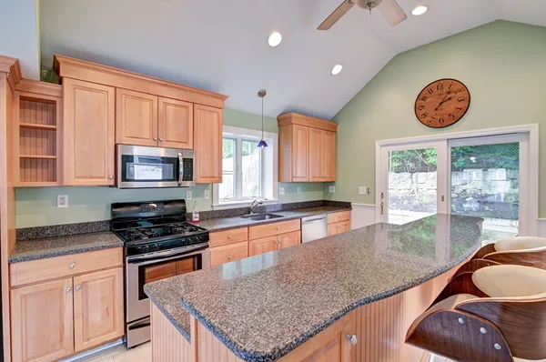 $3,500 | 30 Thayer Avenue, Unit 30, Weymouth, MA 02188
