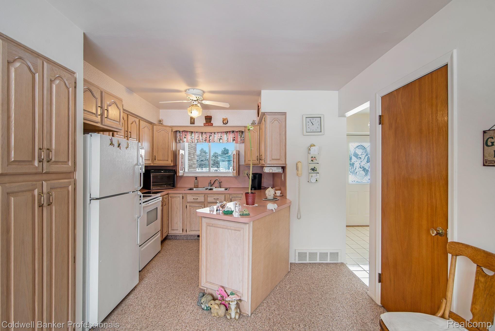 8270 West Stanley Road Flushing, MI 48433 - Photo 23 of 36 Kitchen
