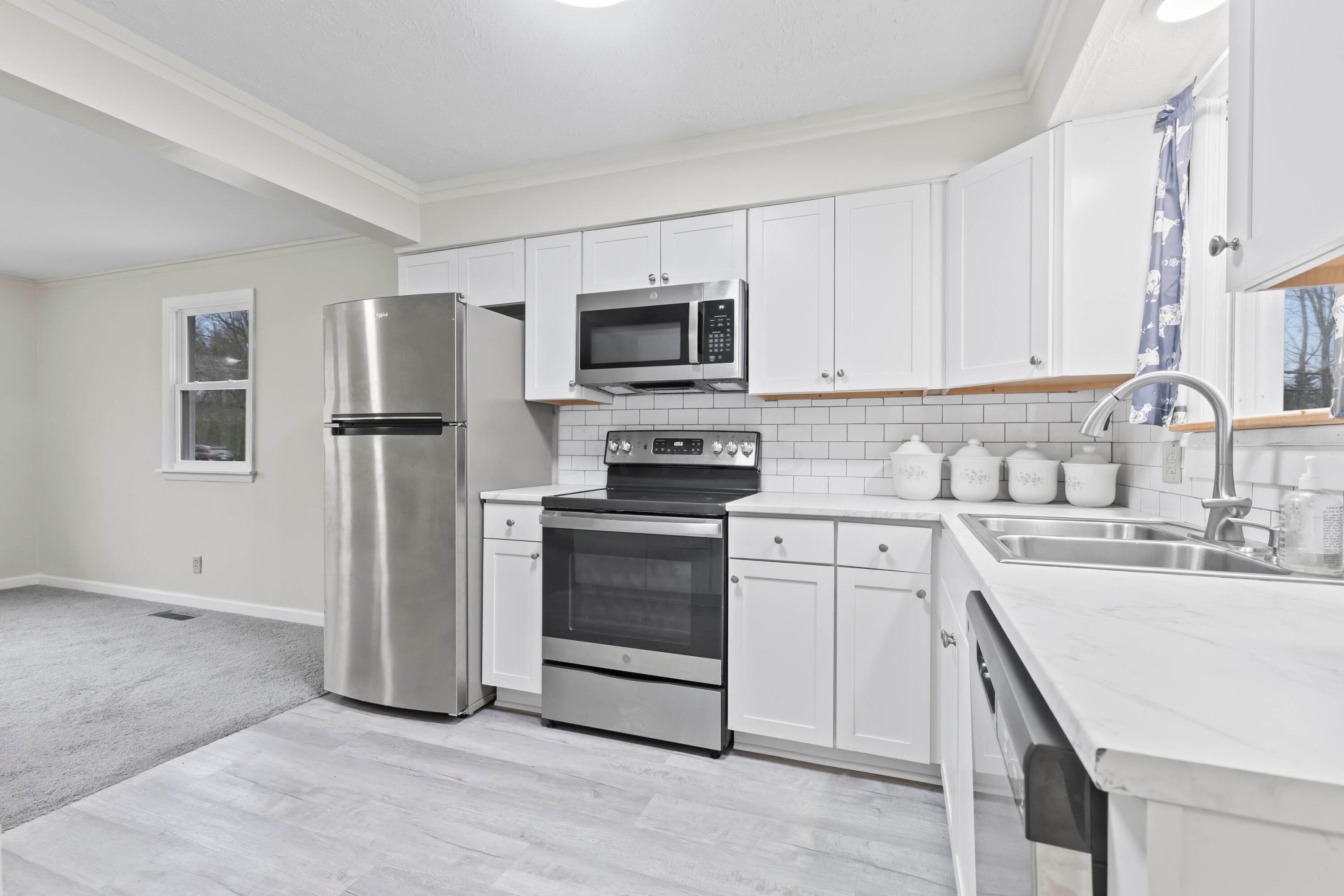 13784 Cleveland Road Southwest Pataskala, OH 43062 - Photo 10 of 36 10. Kitchen