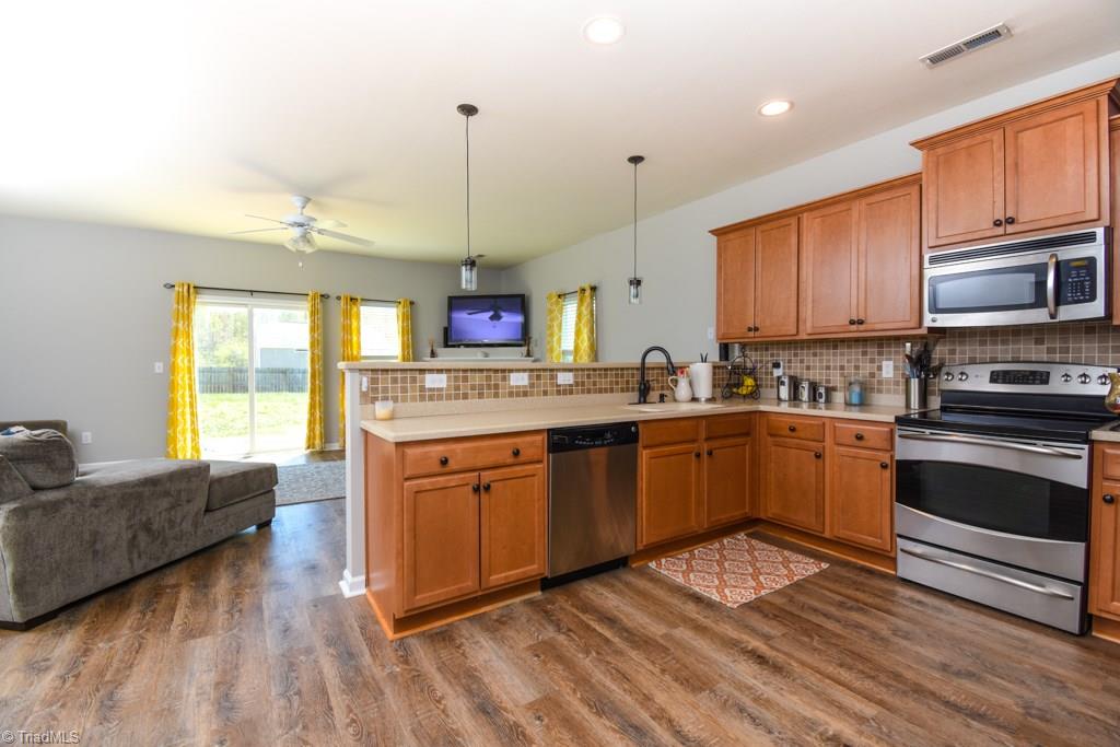 3329 Grandview Club Road Pfafftown, NC 27040 - Photo 4 of 26 Gallery Image 4