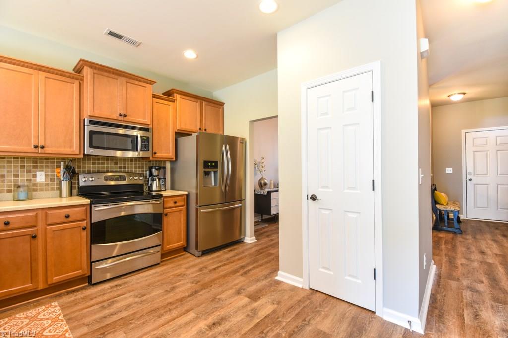3329 Grandview Club Road Pfafftown, NC 27040 - Photo 5 of 26 Gallery Image 5