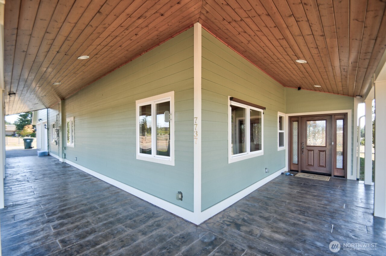 7737 Bordeaux Vista Road Southwest Olympia, WA 98512 - Photo 3 of 38 a view of livingroom with hardwood floor and hallway
