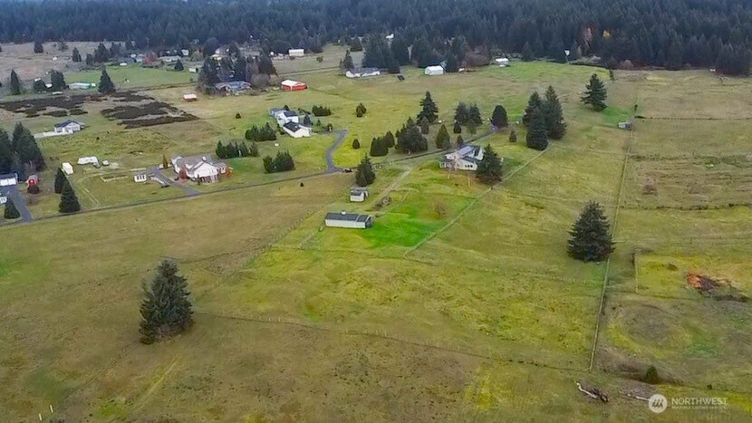 7737 Bordeaux Vista Road Southwest Olympia, WA 98512 - Photo 37 of 38 a bathroom with a sink