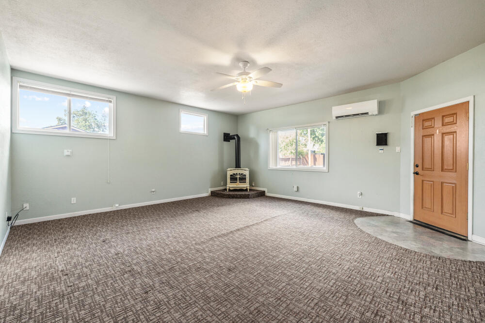 1633 Division Street Klamath Falls, OR 97601 - Photo 14 of 69 1633DivisionSt-2