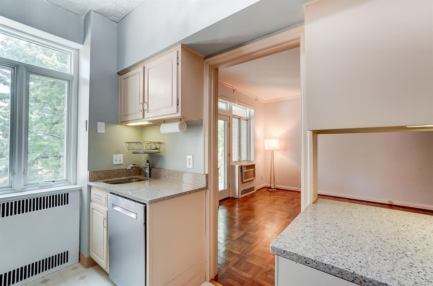 2376 Madison Road, Unit 51 Cincinnati, OH 45208 - Photo 22 of 47 Gallery Image 22