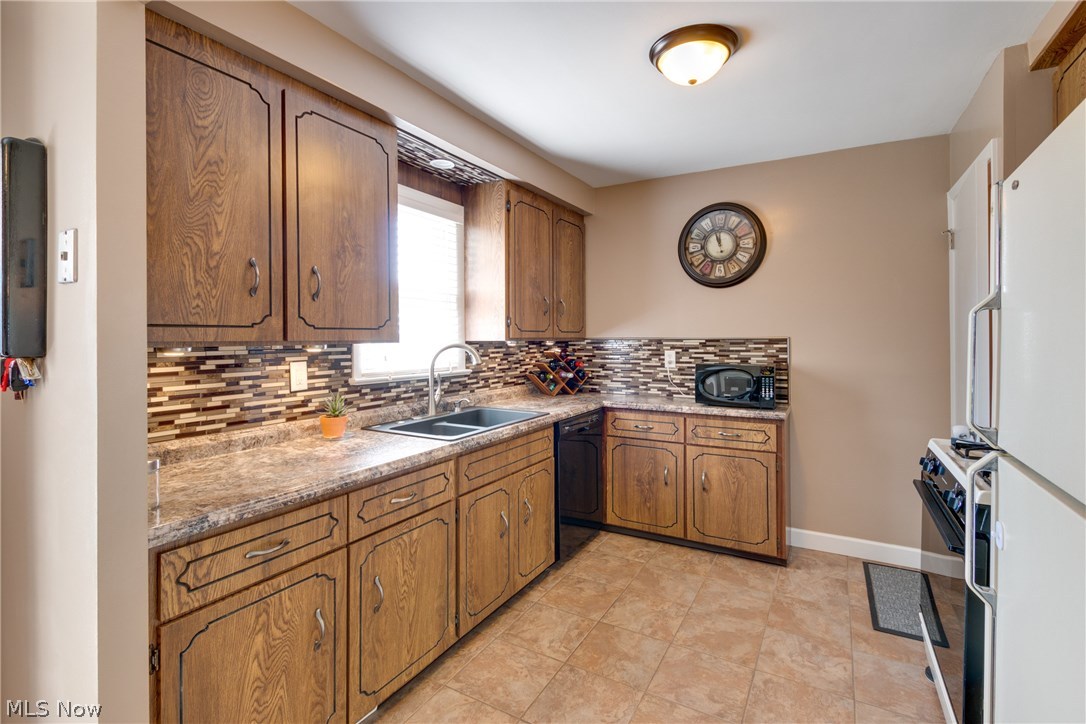 30048 Warren Road Wickliffe, OH 44092 - Photo 7 of 34 New countertops