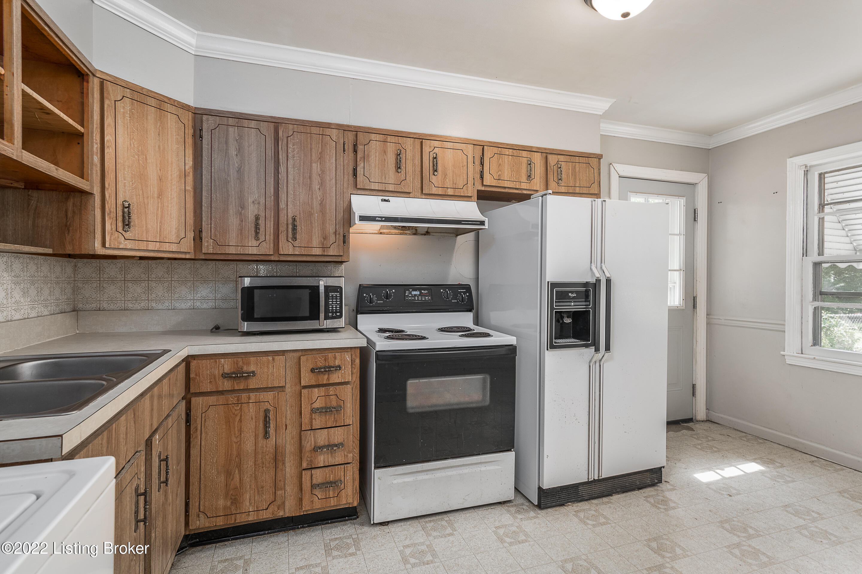 5313 Red Leaf Road Louisville, KY 40218 - Photo 8 of 20 DHI-8