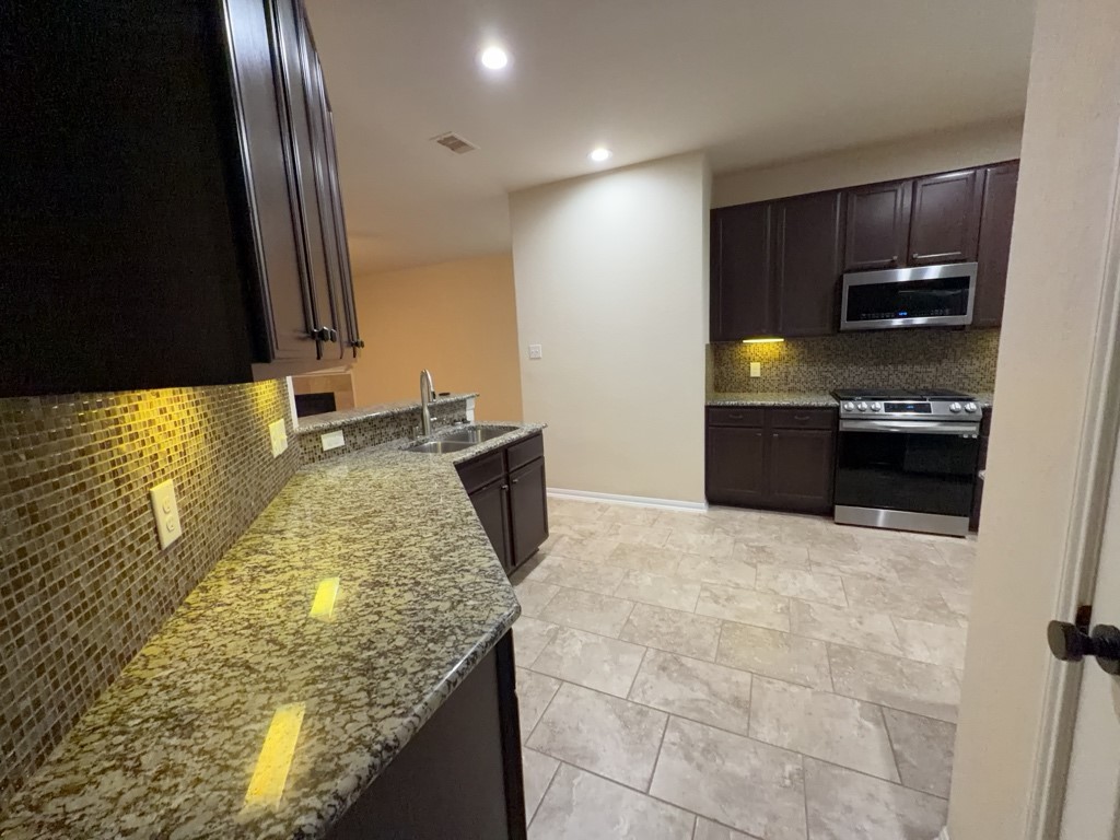 15018 Signal Ridge Way Cypress, TX 77429 - Photo 5 of 31