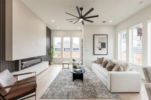 $719,000 | 1122 East 27th Street, Unit B, Houston, TX 77009