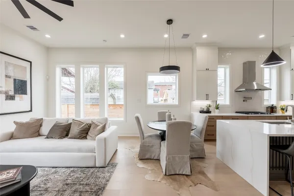 $719,000 | 1122 East 27th Street, Unit B, Houston, TX 77009