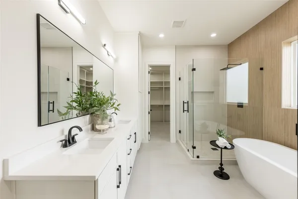 $719,000 | 1122 East 27th Street, Unit B, Houston, TX 77009