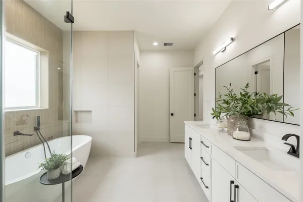 $719,000 | 1122 East 27th Street, Unit B, Houston, TX 77009