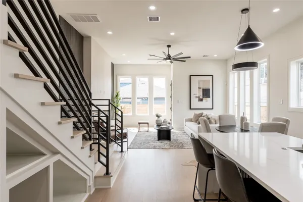 $719,000 | 1122 East 27th Street, Unit B, Houston, TX 77009