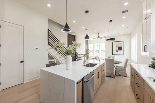 $719,000 | 1122 East 27th Street, Unit B, Houston, TX 77009