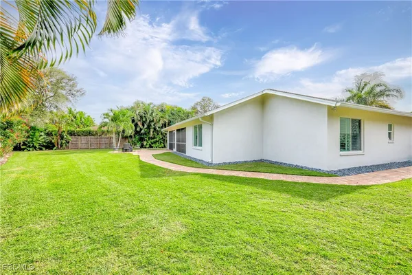 a view of a house with a yard
