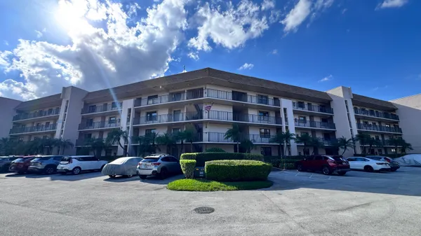 $160,000 | 10207 Sunrise Lakes Boulevard, Unit 407, Sunrise, FL 33322