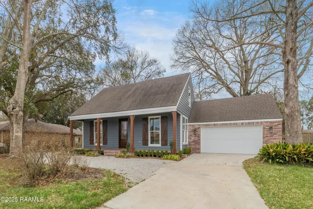 $374,900 | 601 Marie Antoinette Street, Lafayette, LA 70506