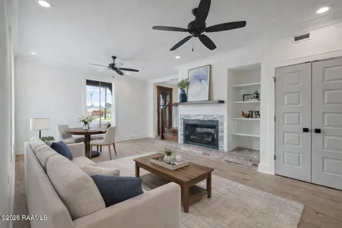 $374,900 | 601 Marie Antoinette Street, Lafayette, LA 70506