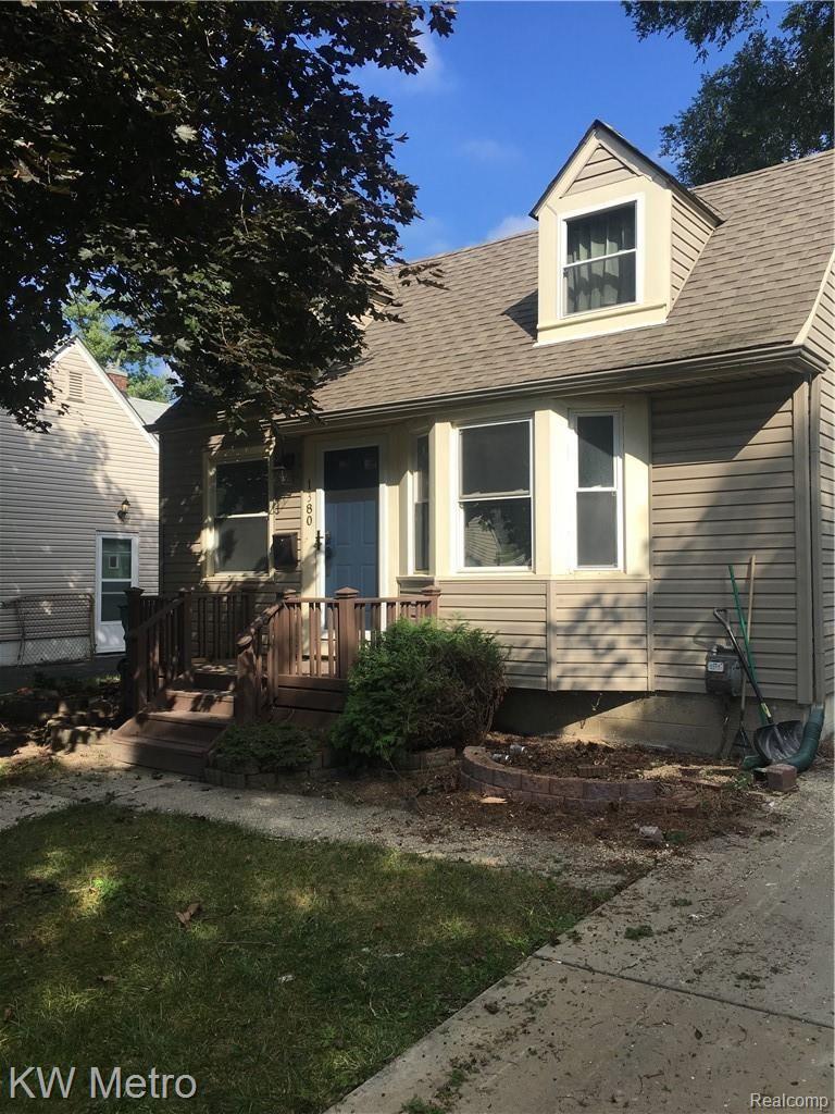 1380 Oxford Road Berkley, MI 48072 - Photo 1 of 21 F57F0B76-1B20-49C5-962B-CBAF231A3225.jpeg
