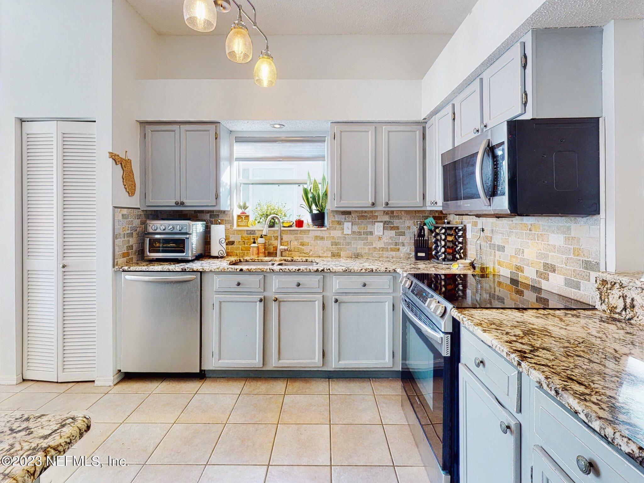 243 Joey Drive St. Augustine, FL 32080 - Photo 10 of 51 010_243-joey-dr-01062023_144423