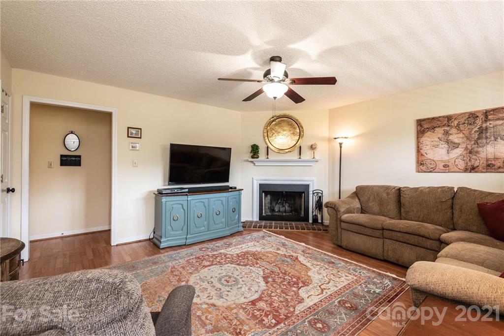 1330 Old Lenoir Road Hickory, NC 28601 - Photo 4 of 22 Gallery Image 4
