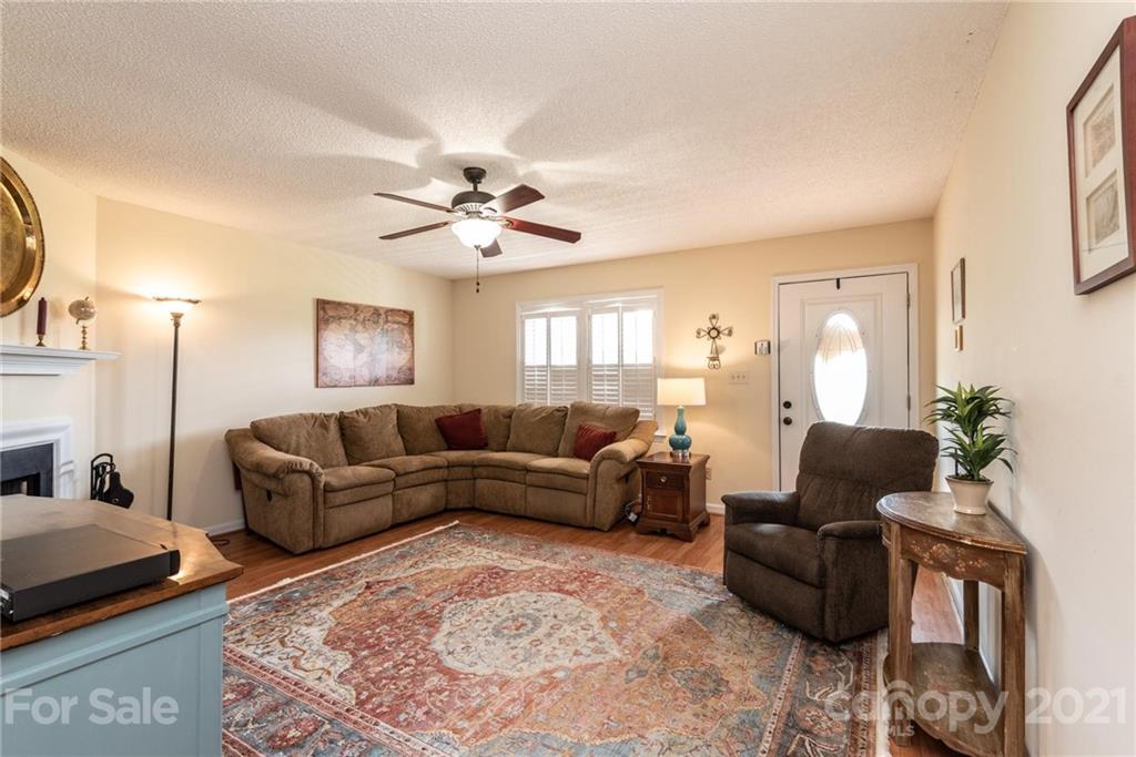 1330 Old Lenoir Road Hickory, NC 28601 - Photo 5 of 22 Gallery Image 5