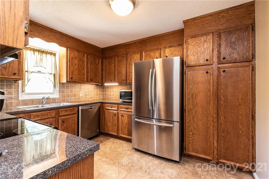 1330 Old Lenoir Road Hickory, NC 28601 - Photo 8 of 22 Gallery Image 8