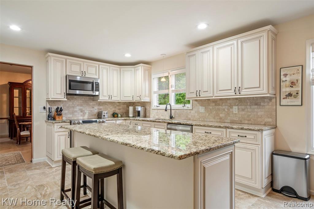 23935 Drake Road Farmington, MI 48335 - Photo 9 of 70