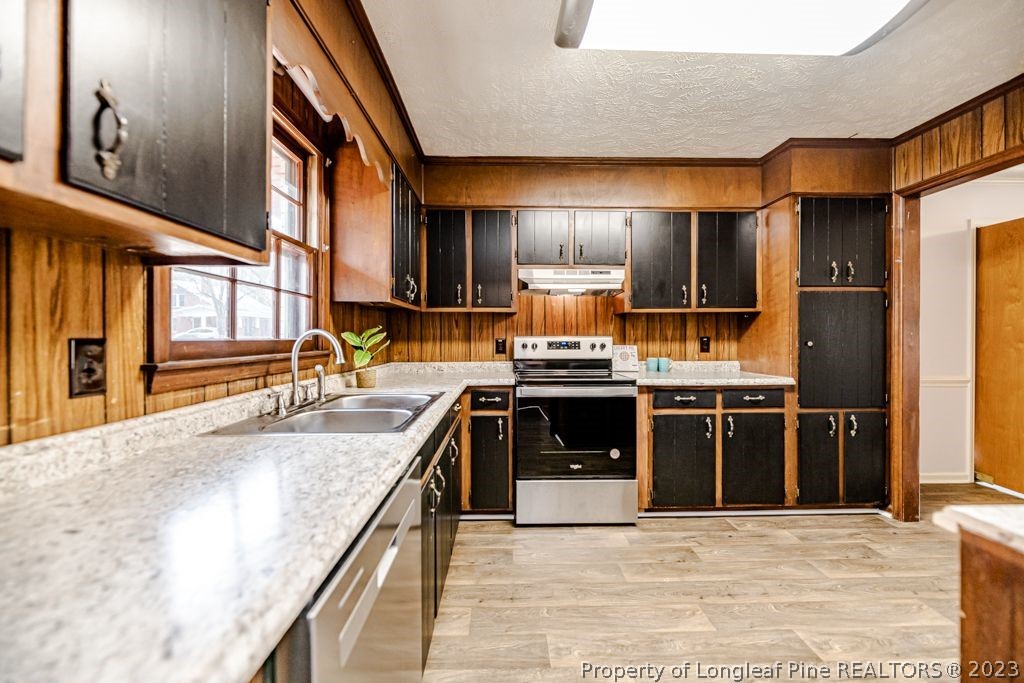 634 Richmond Road Rockingham, NC 28379 - Photo 8 of 40 a kitchen with stainless steel appliances granite countertop a stove and a sink