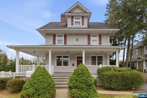 $3,200 | 113 Oak Street, Unit 1, Ridgewood, NJ 07450