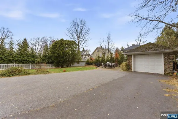 $3,200 | 113 Oak Street, Unit 1, Ridgewood, NJ 07450