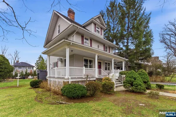 $3,200 | 113 Oak Street, Unit 1, Ridgewood, NJ 07450