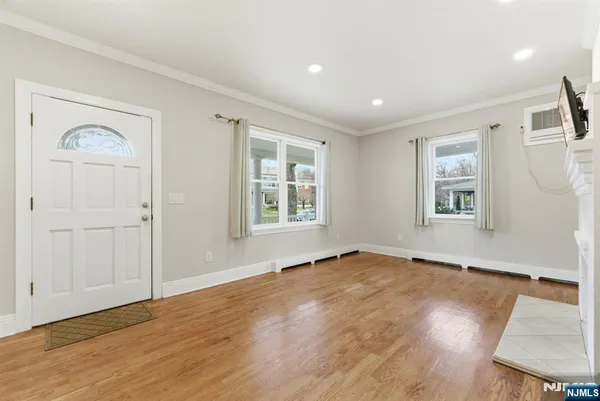 $3,200 | 113 Oak Street, Unit 1, Ridgewood, NJ 07450