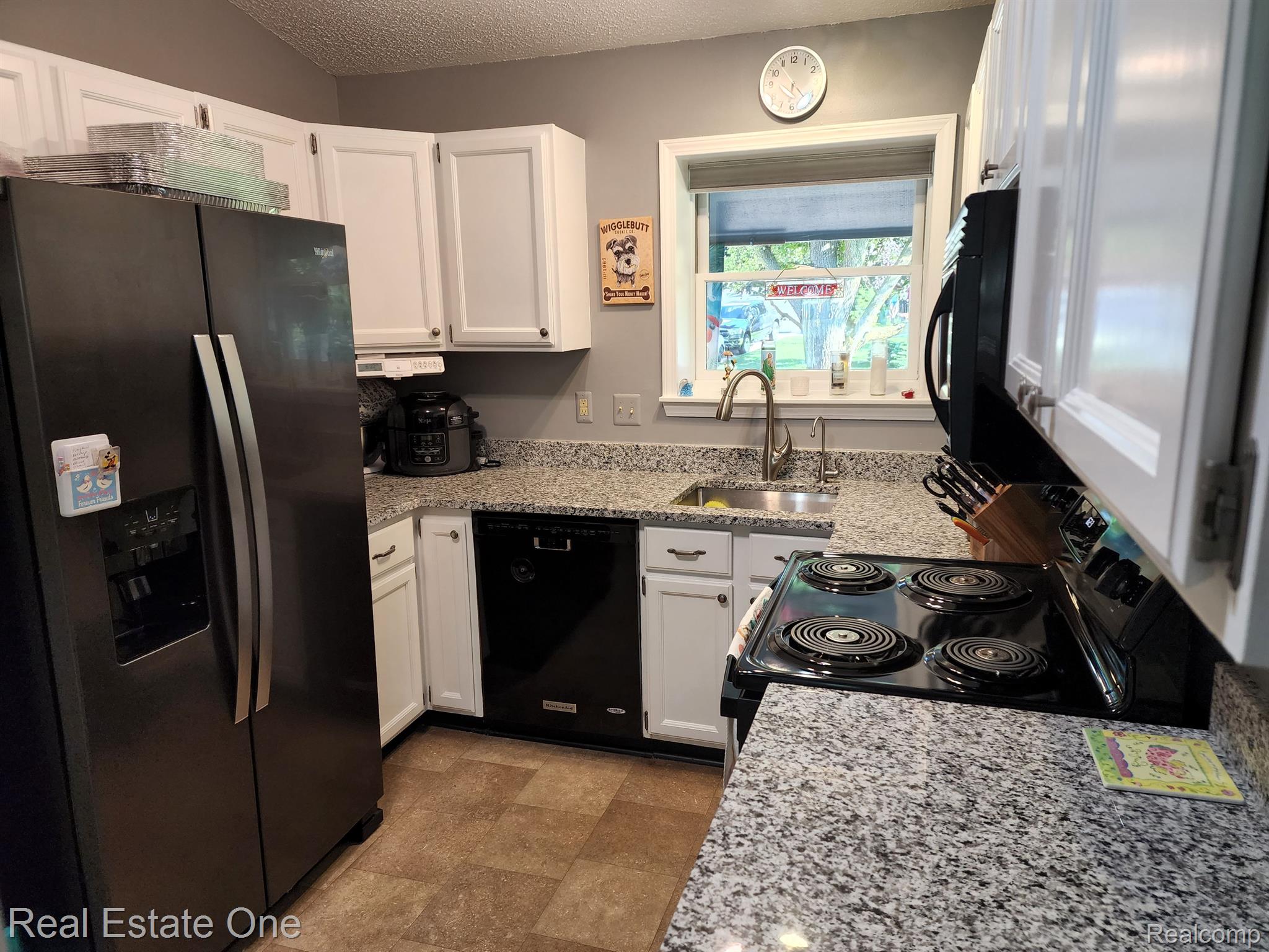 40518 West Mill Rd Court Novi, MI 48375 - Photo 13 of 26
