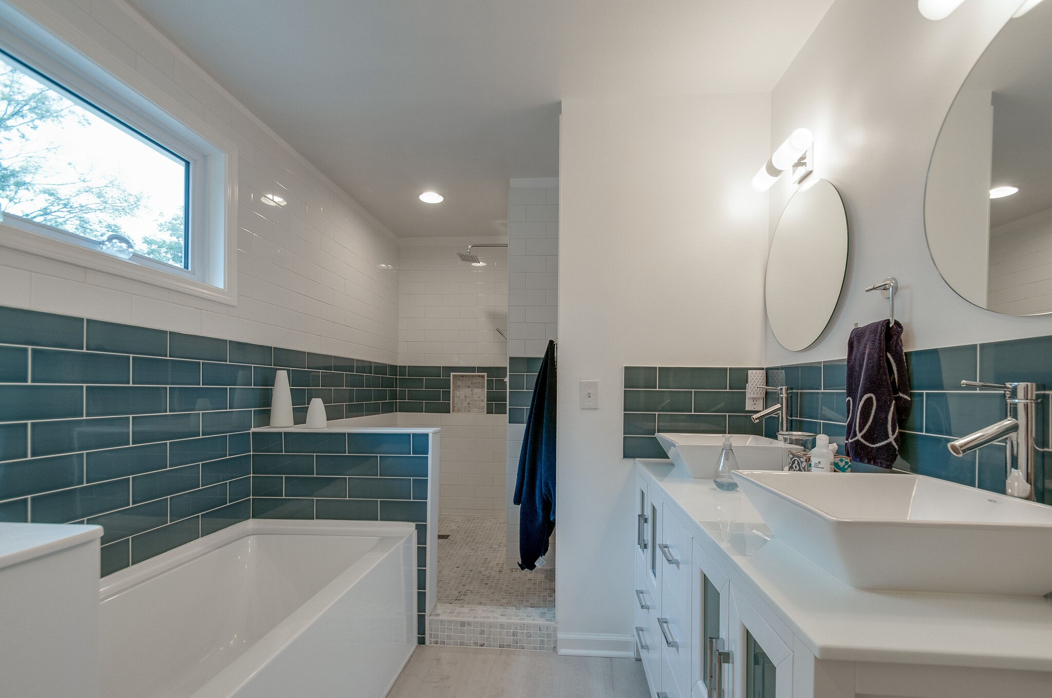 147 Baltusrol Road Franklin, TN 37069 - Photo 34 of 41 a bathroom with a bathtub sink and mirror