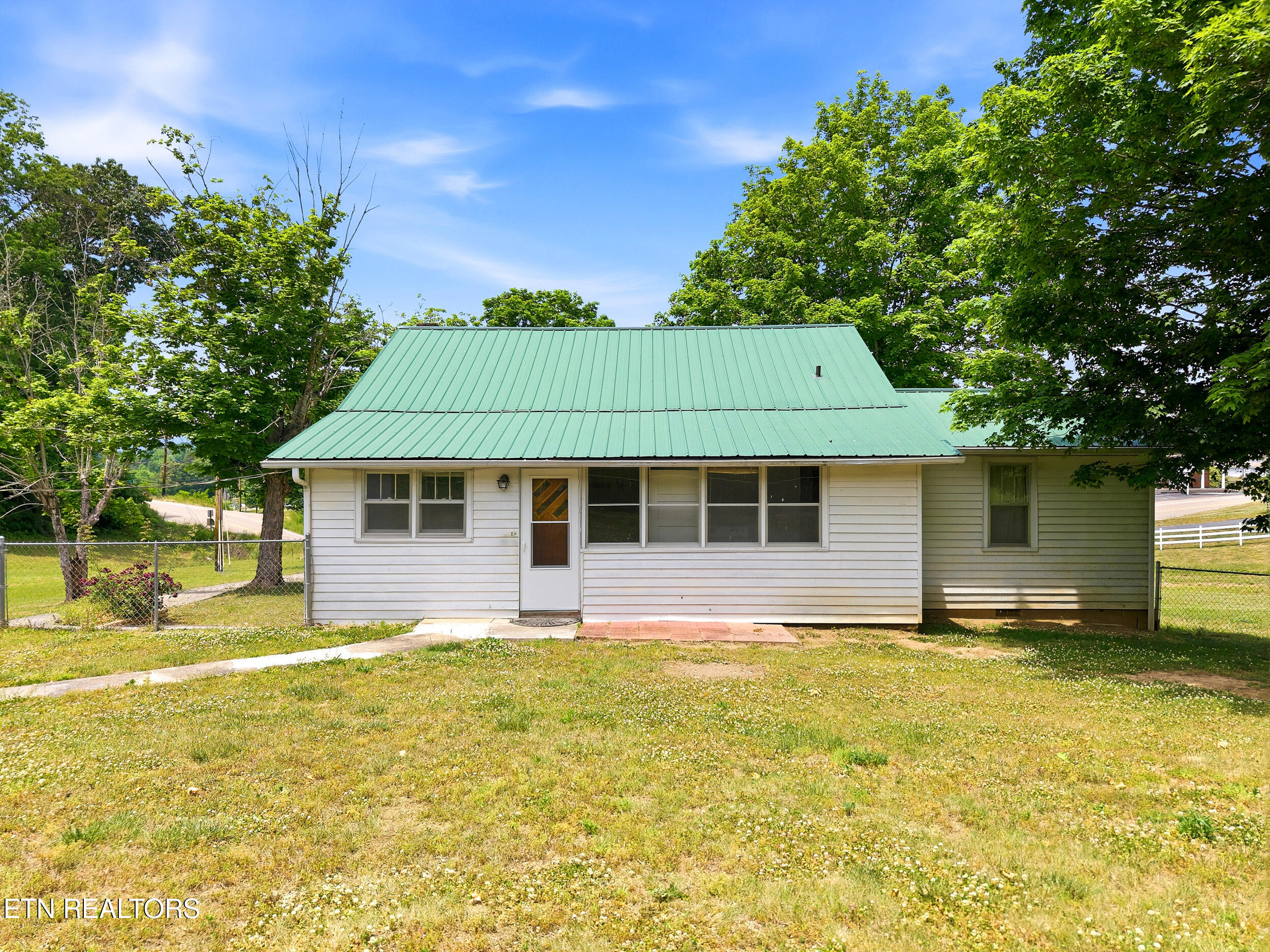 979 Highway 92 Rutledge, TN 37861 - Photo 2 of 36 7_979_tn-92_0008