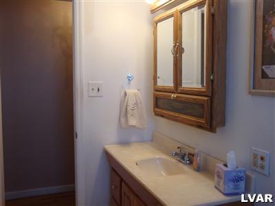 3329 Bridlepath Road Easton, PA 18045 - Photo 13 of 35 Gallery Image 13