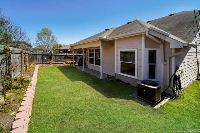 a view of a house with backyard