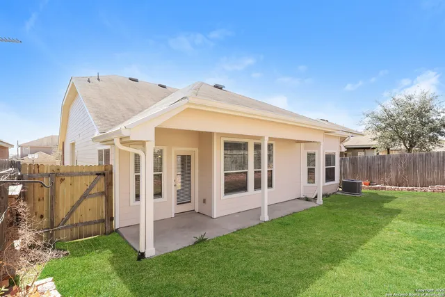 a view of a house with yard and porch