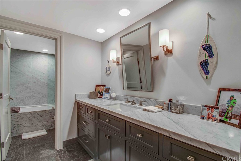 255 Emerald Bay Laguna Beach, CA 92651 - Photo 16 of 29