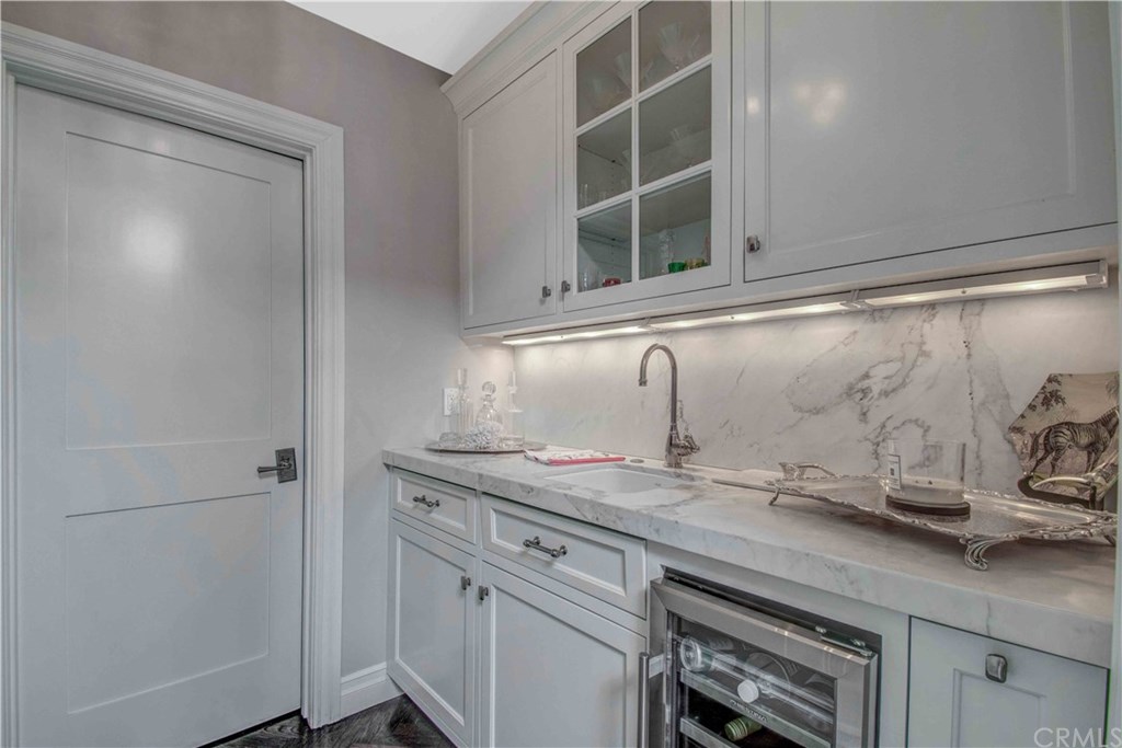 255 Emerald Bay Laguna Beach, CA 92651 - Photo 7 of 29