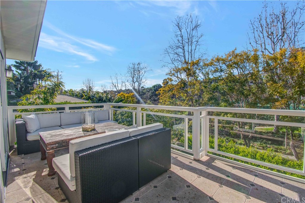255 Emerald Bay Laguna Beach, CA 92651 - Photo 8 of 29