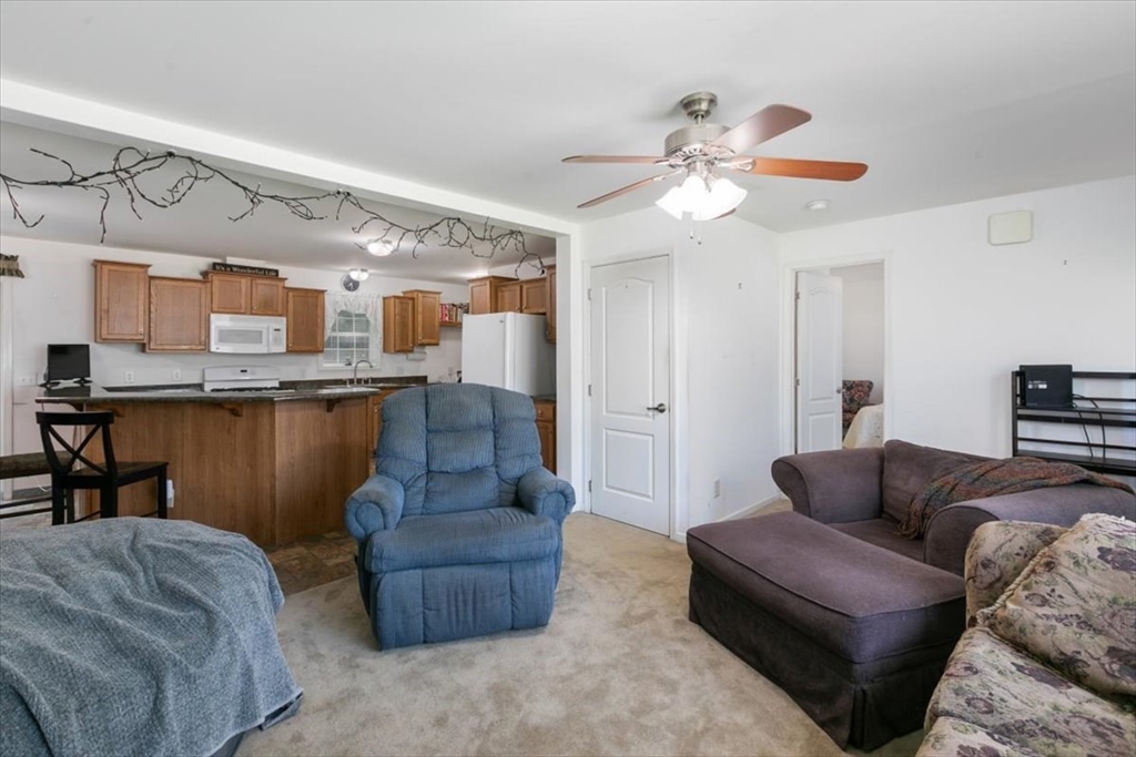 25 Ridgefield Drive Nashua, NH 03062 - Photo 6 of 29
