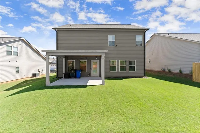 a view of a house with backyard and garden