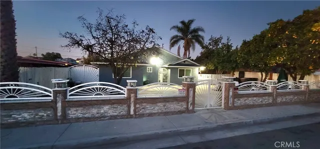 a view of multiple houses with a yard