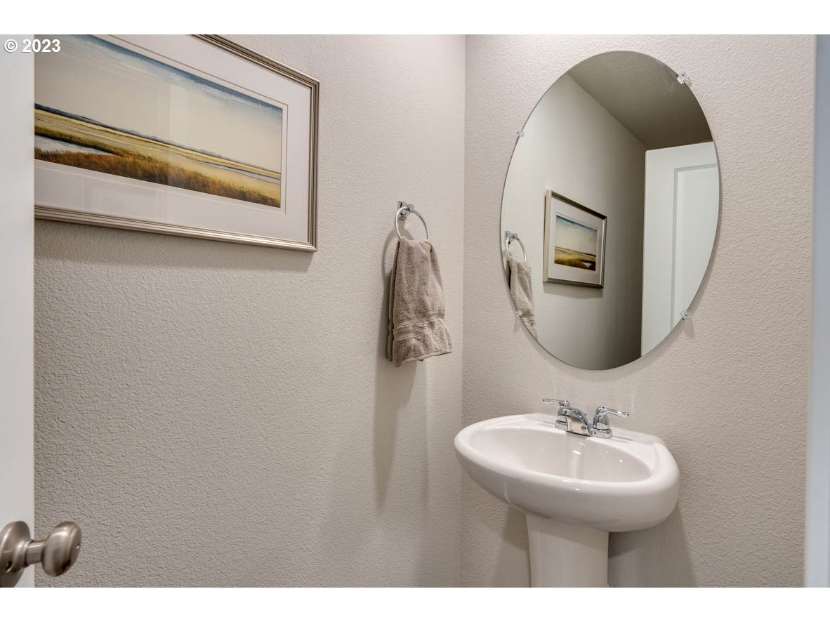 2733 North 2nd Way Ridgefield, WA 98642 - Photo 3 of 24 a bathroom with a sink and mirror