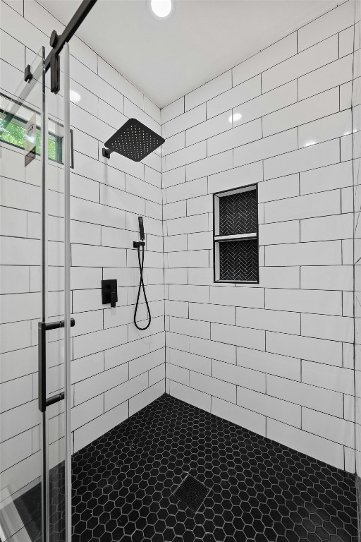 914 East 50th Street Austin, TX 78751 - Photo 16 of 27 Walk-in-shower with double niche space