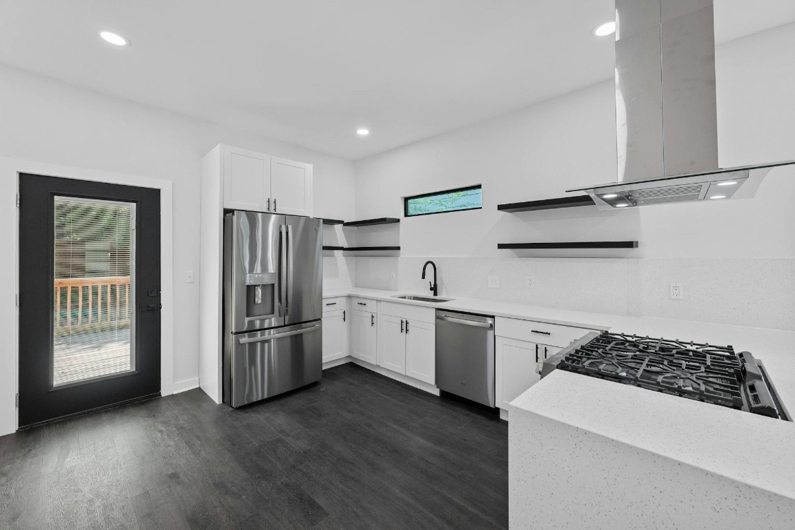 914 East 50th Street Austin, TX 78751 - Photo 9 of 27 Deep one-bowl sink in gourmet kitchen